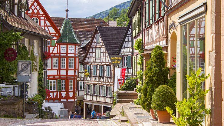 Standard-Bild_0000_AdobeStock_244347858-740x416-c